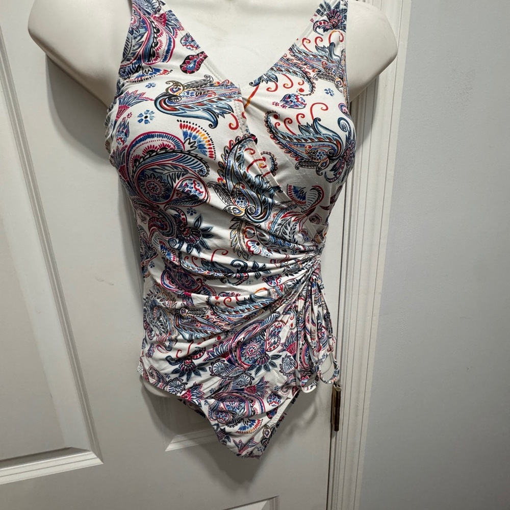 Niptuck size 4 rouched side molded one piece swimsuit